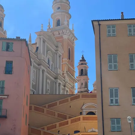 Le Pamela Face A La Mentone