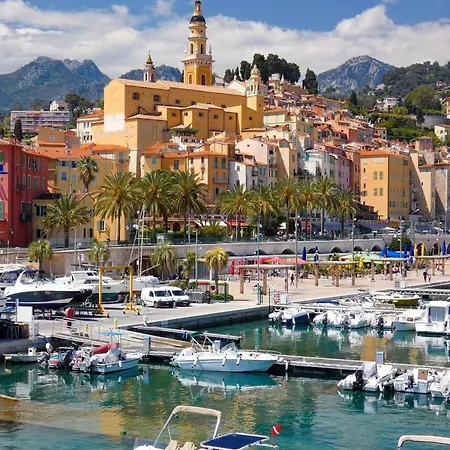 Le Pamela Face A La Mentone