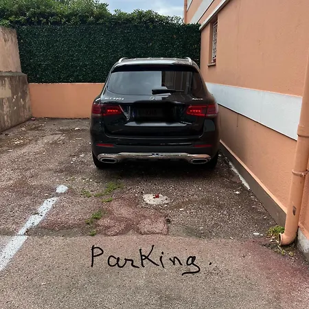 Le Pamela Face A La Mentone