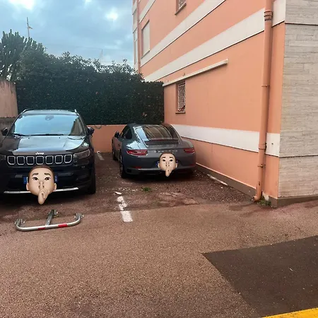 Le Pamela Face A La Mentone